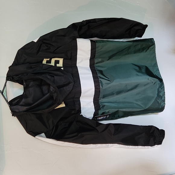 Milwaukee Bucks Size medium, thin shell hooded jacket - Picture 4 of 8